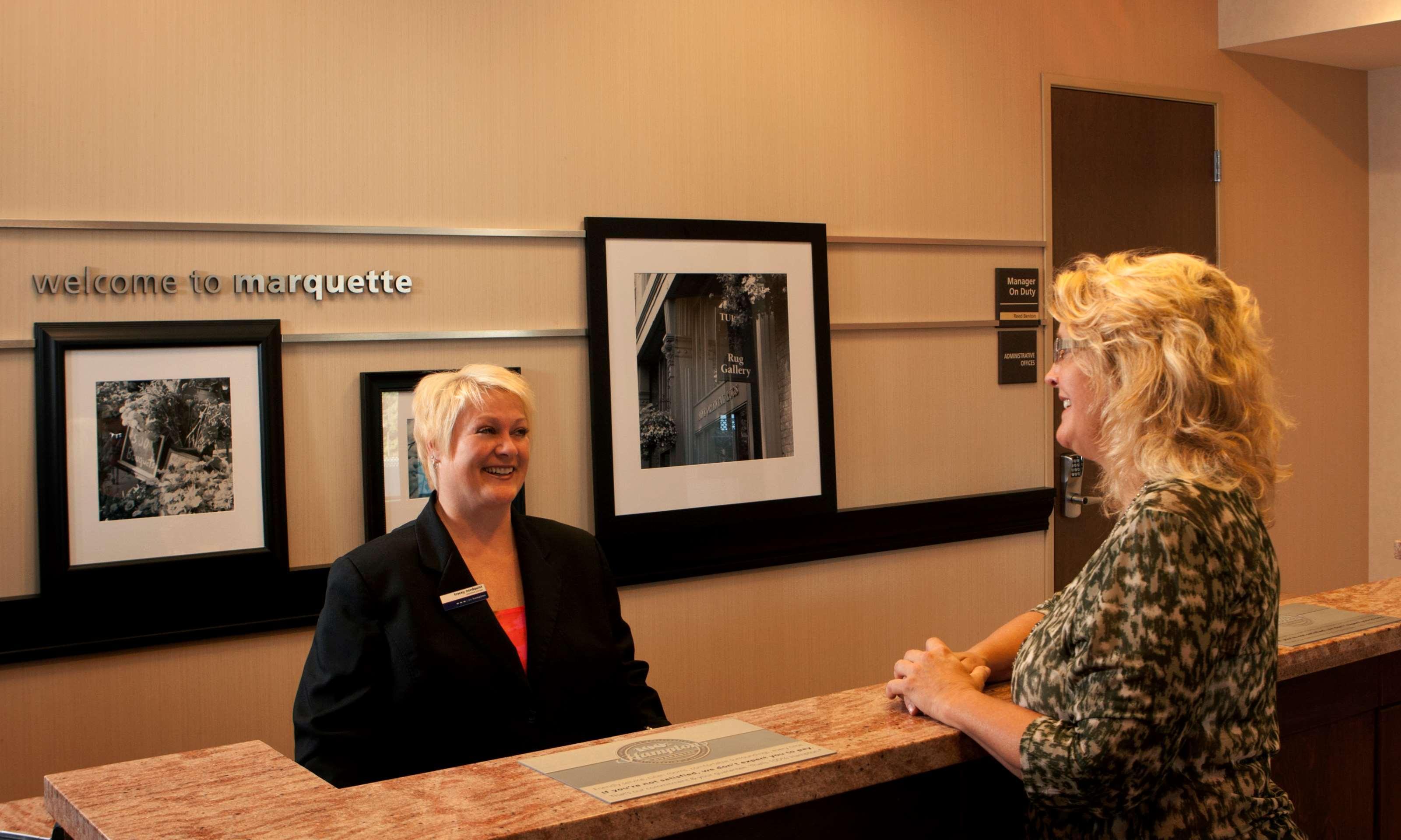 Hampton Inn Marquette-Waterfront Exteriör bild
