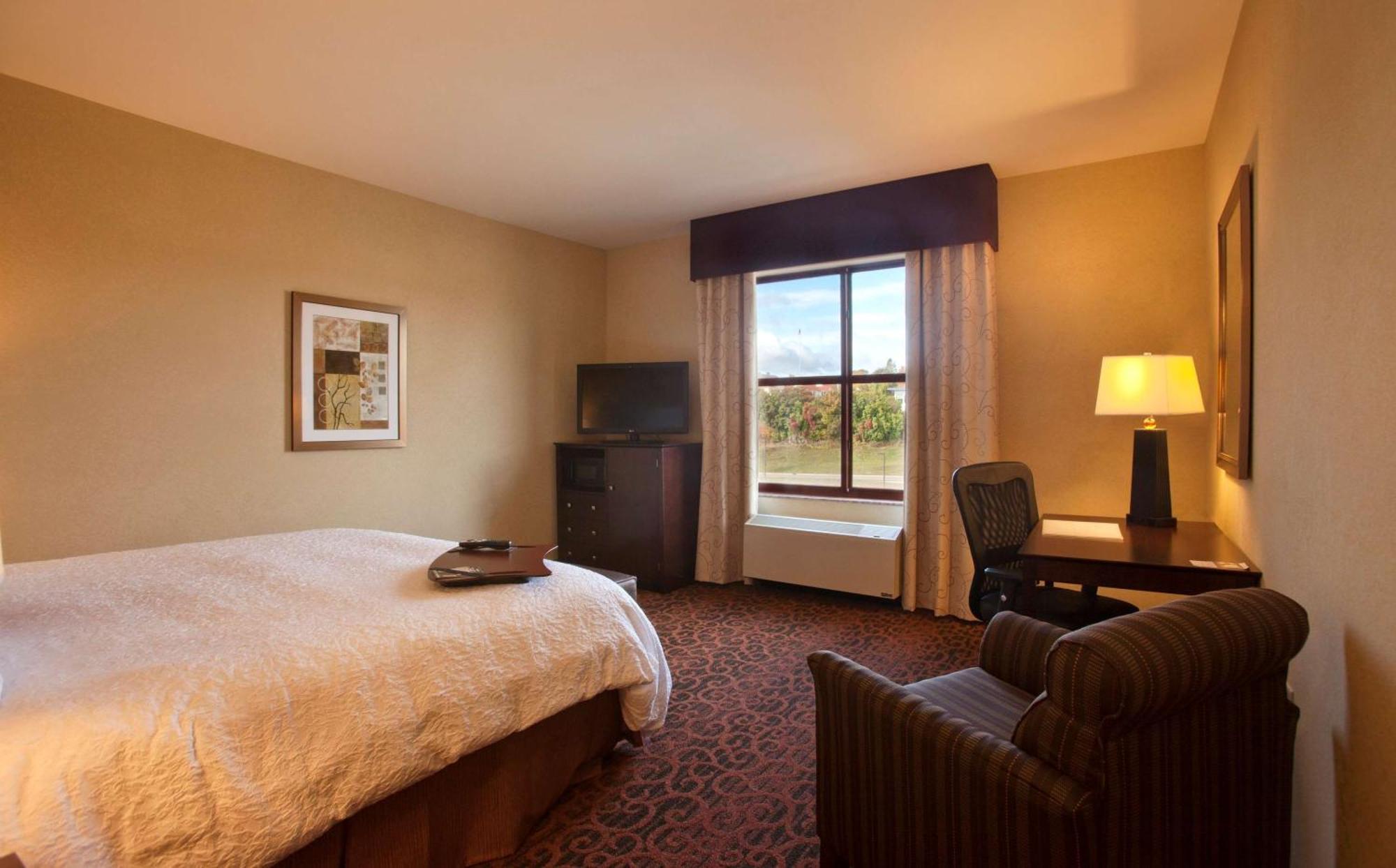 Hampton Inn Marquette-Waterfront Exteriör bild