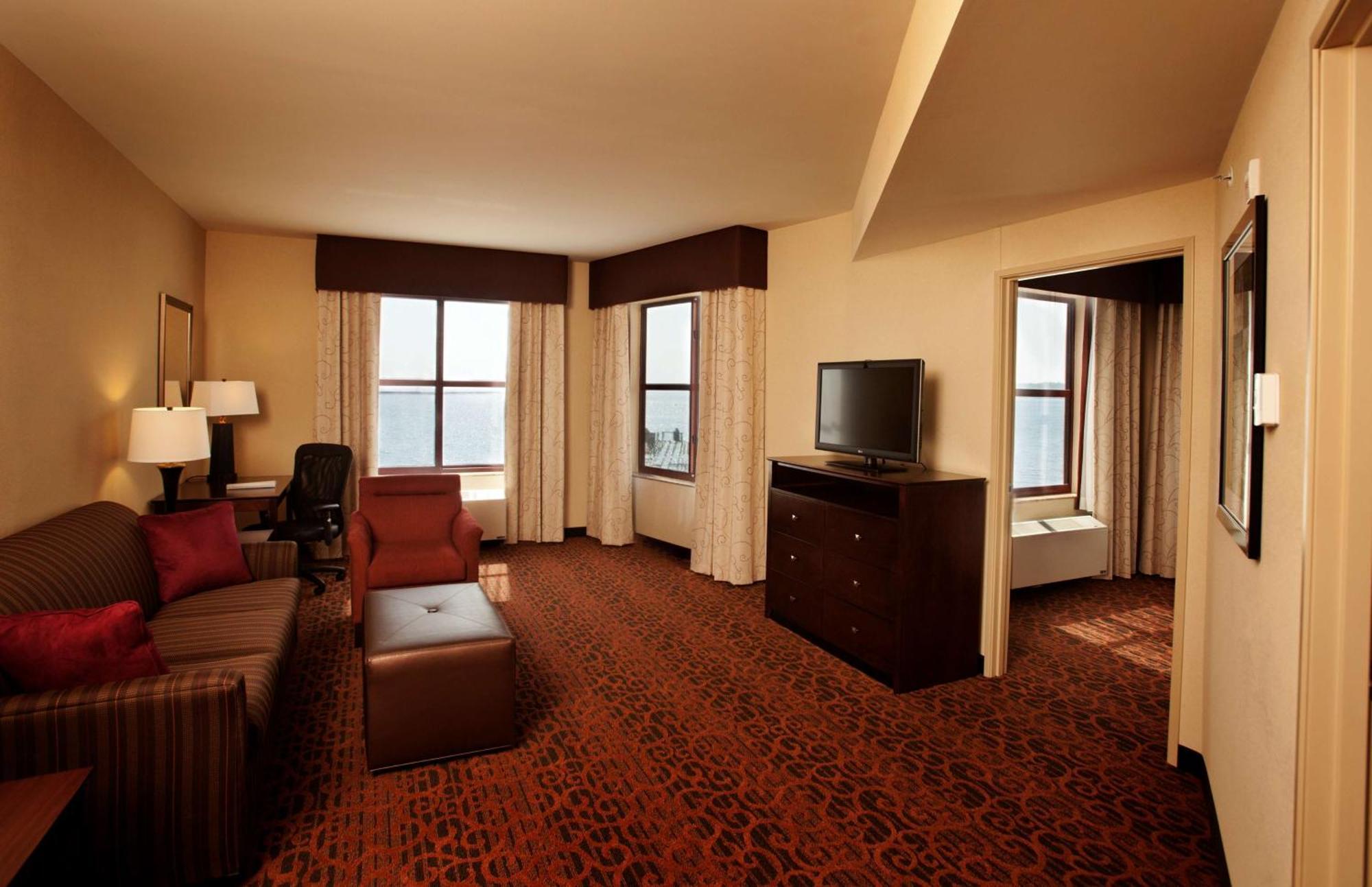 Hampton Inn Marquette-Waterfront Exteriör bild