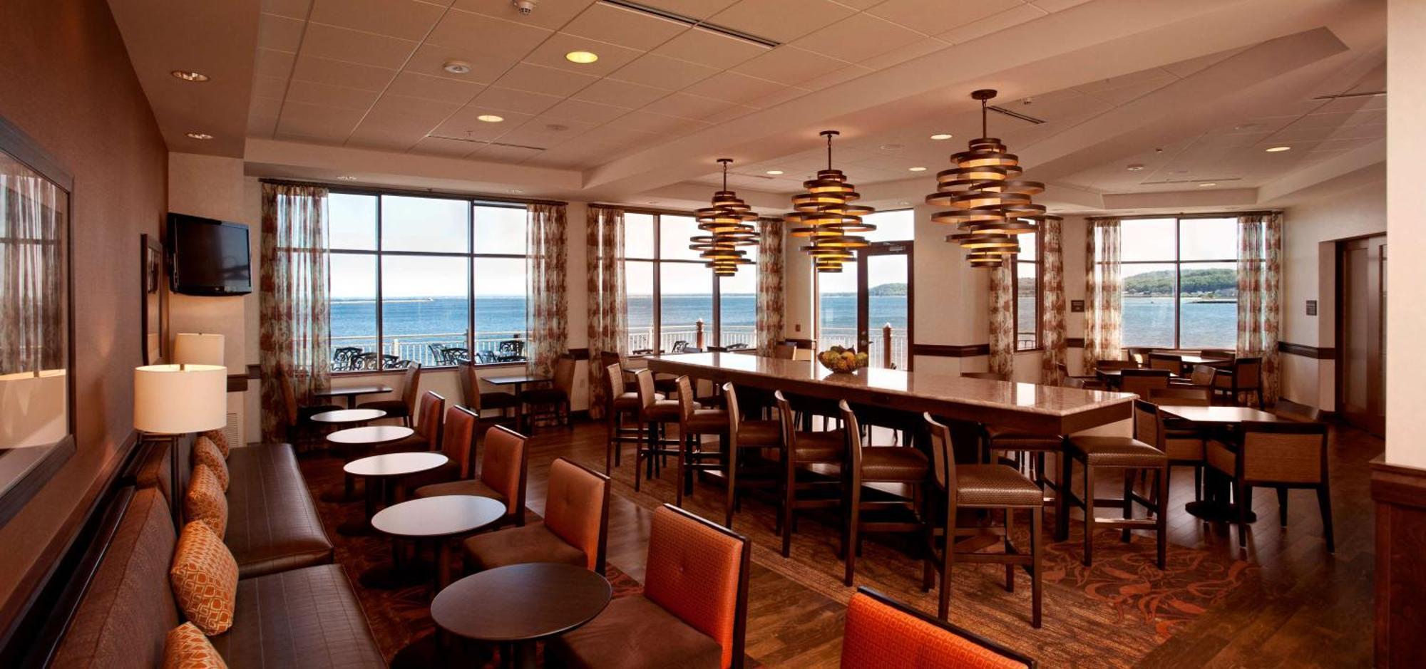 Hampton Inn Marquette-Waterfront Exteriör bild