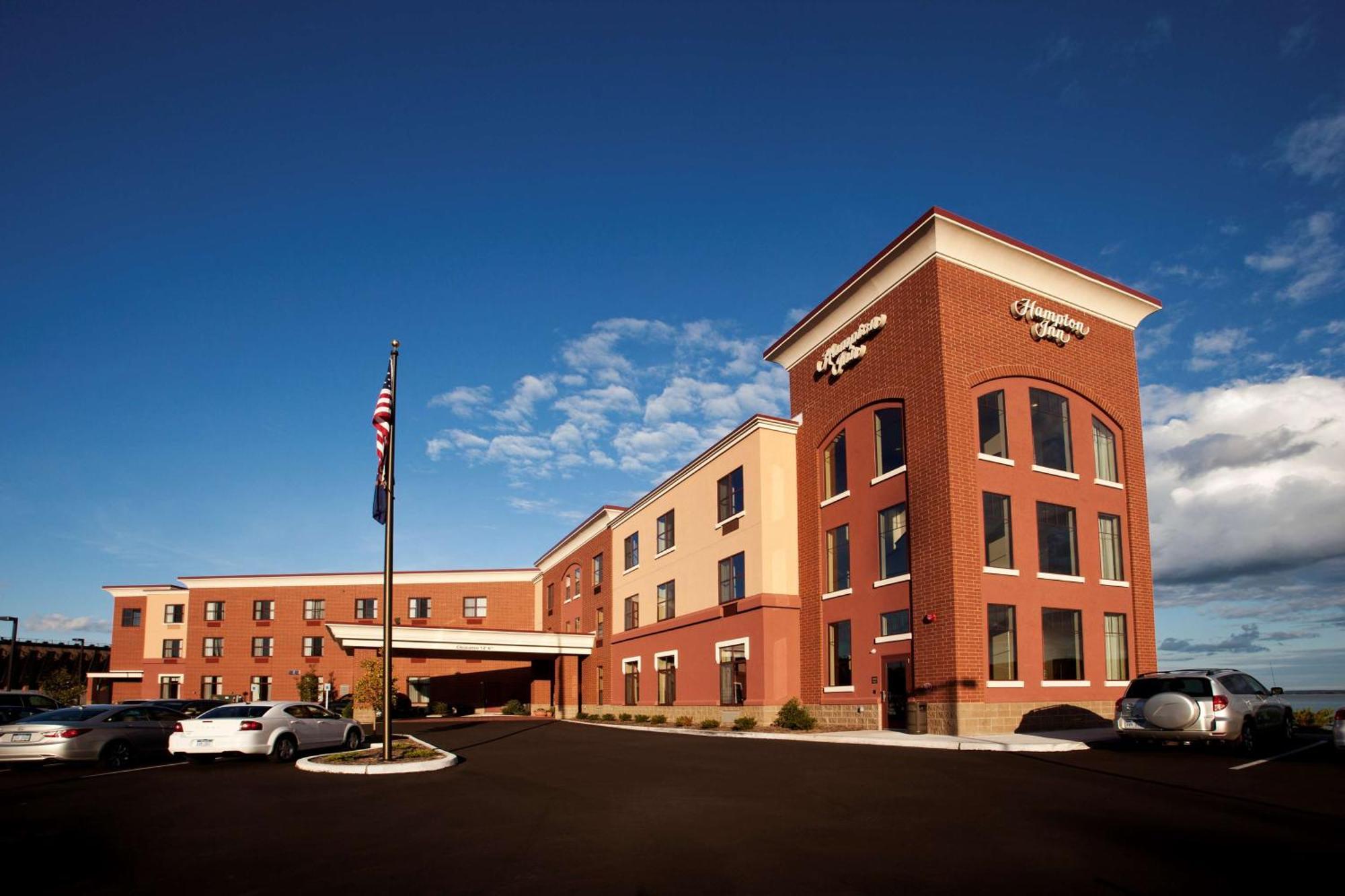 Hampton Inn Marquette-Waterfront Exteriör bild